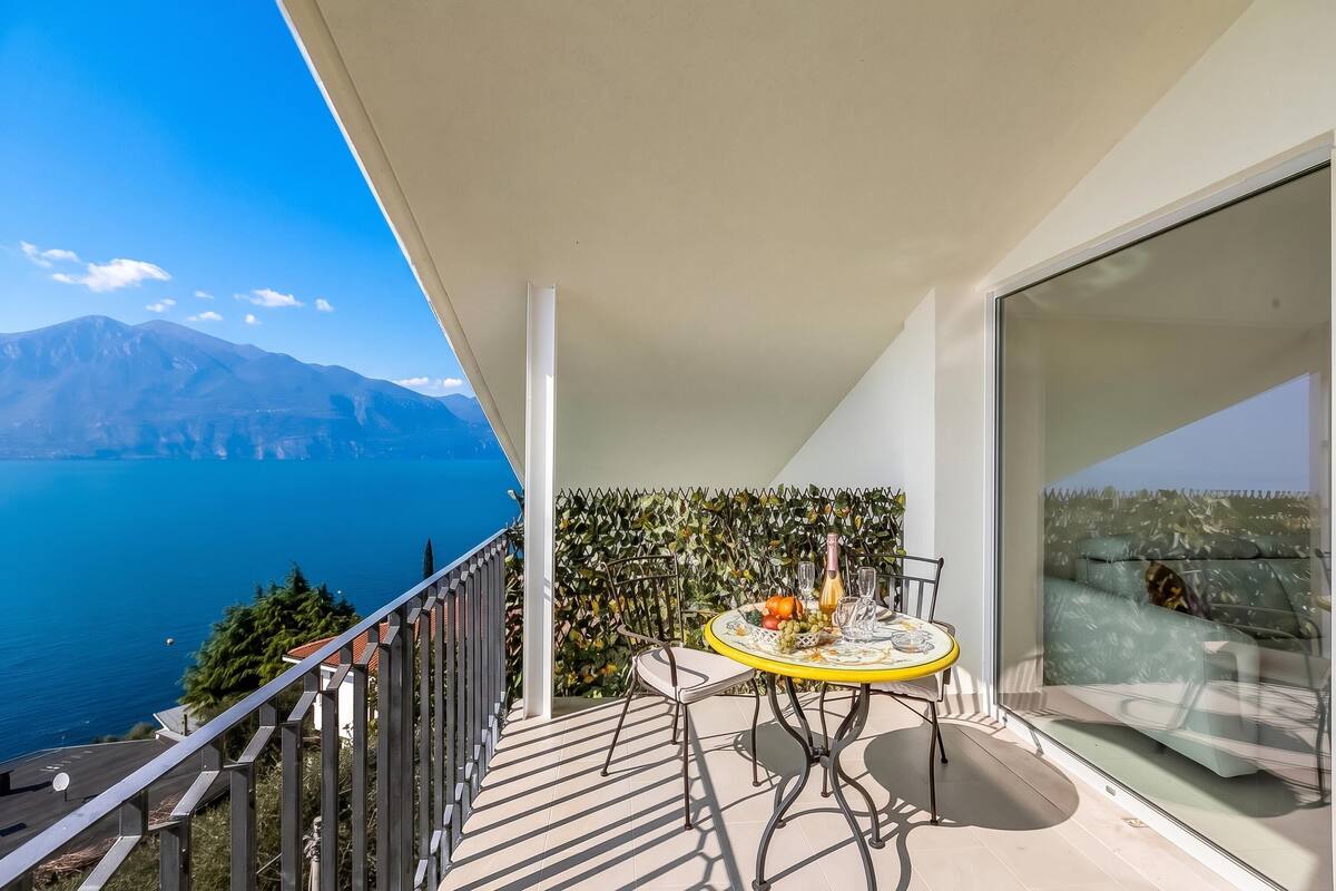 Casa familiar, 1 habitación, balcón, junto al lago (Boutique apartment Venere with Pool) | Restaurante al aire libre