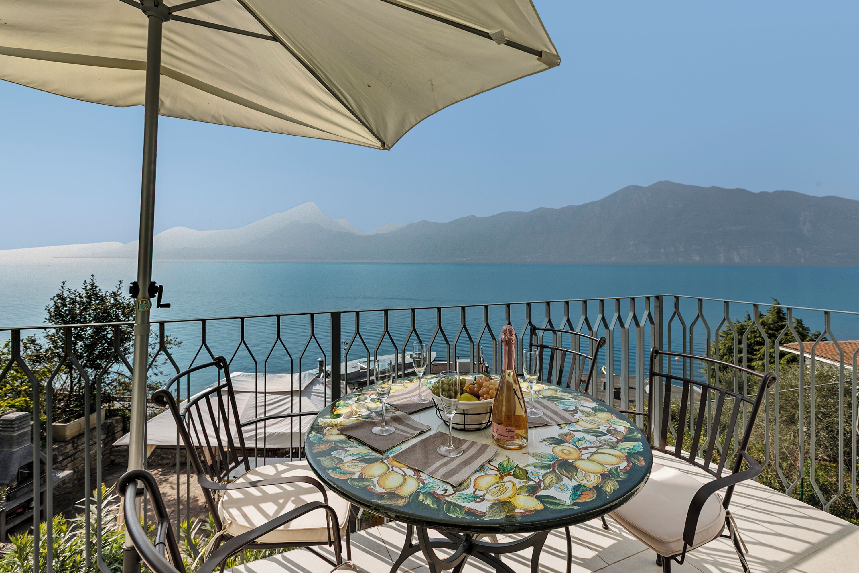 Familie huis, meerdere slaapkamers, aan het meer (Boutique apartment Nettuno with Pool) | Uitzicht vanuit de kamer