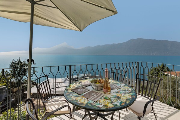 Family House, Multiple Bedrooms, Lakeside (Boutique apartment Nettuno with Pool) | View from room