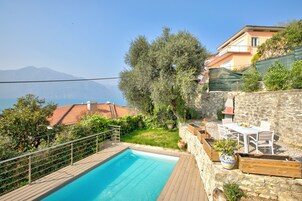 季节性开放的室外游泳池