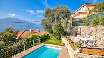 Casa familiare, 2 camere da letto, 2 bagni, lato lago (Boutique apartment Giove with Pool) | Piscina | Piscina stagionale all'aperto