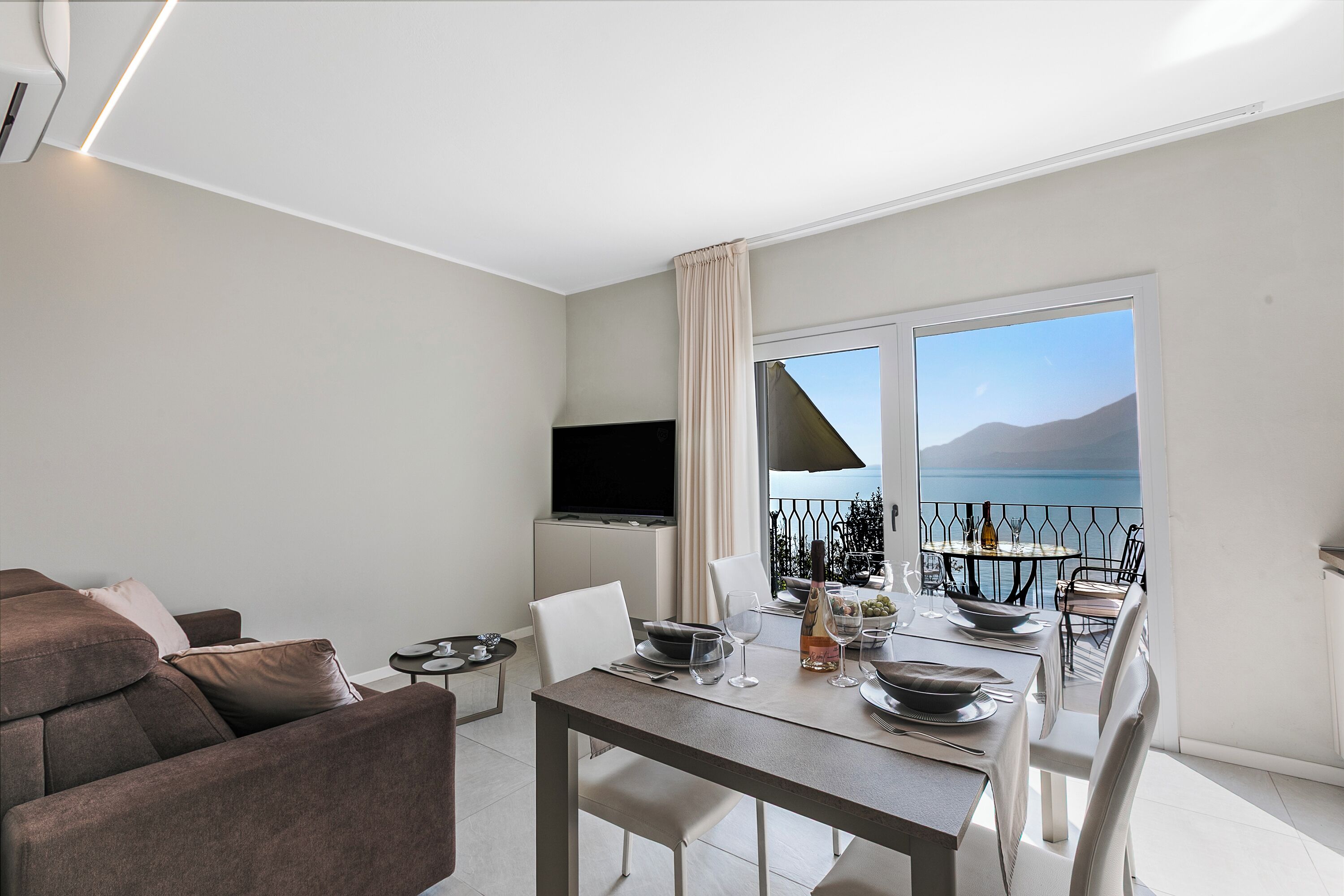 Familiehus, flere soverom, ved innsjø (Boutique apartment Nettuno with Pool) | Spiseområde