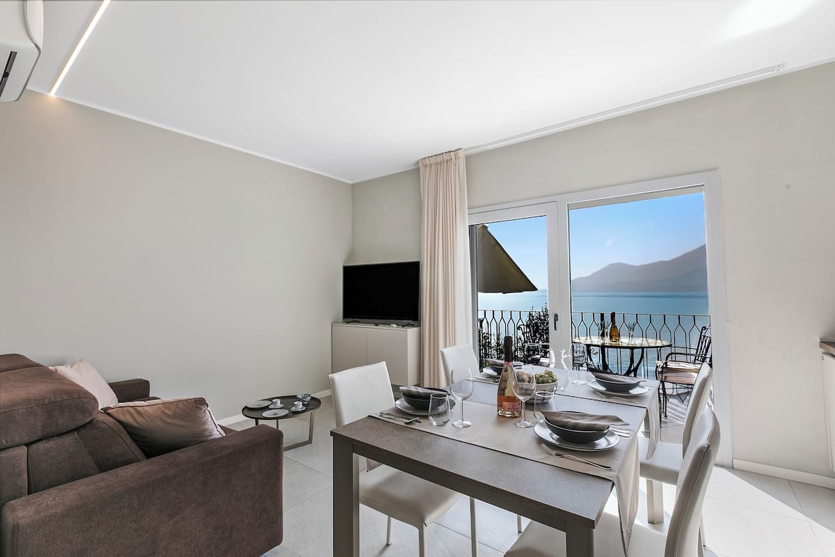 Familiehus, flere soverom, ved innsjø (Boutique apartment Nettuno with Pool) | Spiseområde