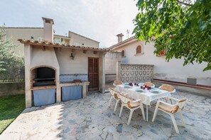 Outdoor dining - Villa Vallespir - House In Port D'alcúdia (Port D'alcúdia, Illes Balears)