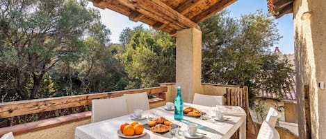 Family Apartment, Multiple Bedrooms (Rotondo Dream Suite 3) | Outdoor dining