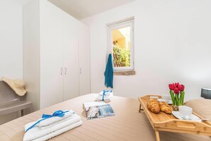Family Apartment, Multiple Bedrooms (Rotondo Dream Suite 2) | 2 bedrooms, iron/ironing board, free WiFi, bed sheets - Rotondo Dream Suite (Olbia)