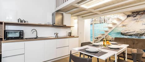 Familienapartment, Mehrere Schlafzimmer (Rotondo Dream Suite 3) | Eigene Küche | Kühlschrank, Mikrowelle, Herdplatte, Geschirrspüler