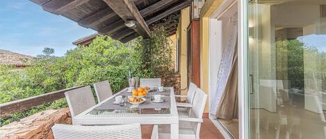 Family Apartment, 2 Bedrooms (Rotondo Dream Suite 1) | Outdoor dining