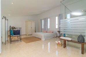 Room - Casa Acogedora - House In Portocolom. Free Wifi (Portocolom, Illes Balears)