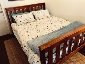 1 bedroom, desk, iron/ironing board, free WiFi - Studio 163 - cosy self-contained studio in Armidale (Armidale)