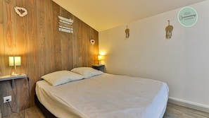 2 bedrooms, iron/ironing board