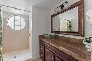 Bathroom - 3BR Kissimmee Home Near Disney Springs (Kissimmee)