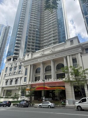 Front of property - Uptown Parksuites Tower Two (Taguig)