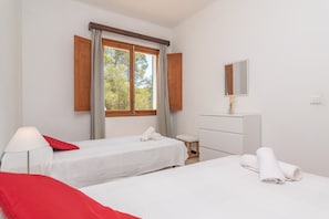 3 Schlafzimmer, Bügeleisen/Bügelbrett