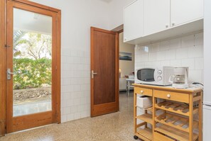 Fridge, microwave, oven, coffee/tea maker