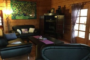 Una Smart TV, una chimenea