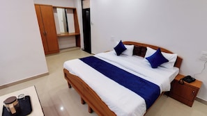 Deluxe Double Room, Balcony | Desk, free WiFi