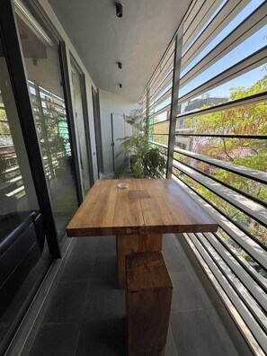 Outdoor dining - Stylish & Modern Luxury 4BR Apartment | Arjun Marg (Gurugram)