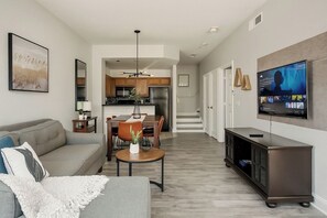 TV - Disney-Area 3BR Townhome | Sleeps 9 | Pool + Gym (Kissimmee)