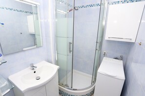 Shower, hair dryer - St Cyprien: a relaxed lifestyle by the beach and swimming pool (Saint-Cyprien)