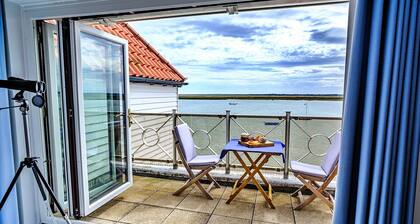 Apartment in Burnham with River Views