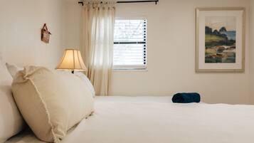 1 chambre, bureau, fer et planche Ă repasser, lit parapluie