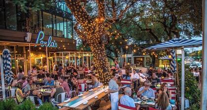 Local Art Vibes ✔️ Comfy Beds & Rain Shower ❤️ Walk to Downtown & Eats 🏡