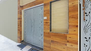 Pintu masuk hartanah