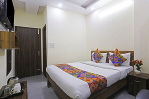 Deluxe Double Room | Desk, laptop workspace, free WiFi - Swastik residency by Twamev (New Delhi)