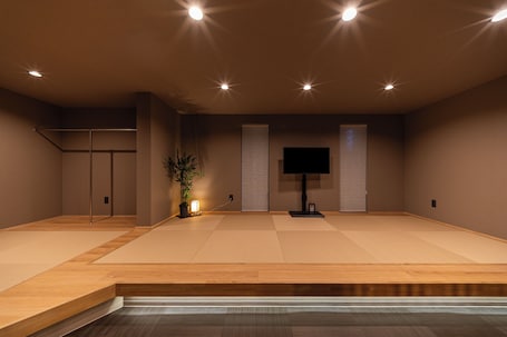 Design Apartment. Oyado Kinokuniya Takaramachi