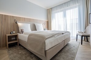 2 chambres, coffres-forts dans les chambres, fer et planche à repasser