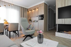 Smart TV, fireplace