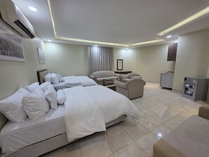 Phòng Suite, có phòng tắm riêng | 1 phòng ngủ, bàn ủi/dụng cụ ủi quần áo 