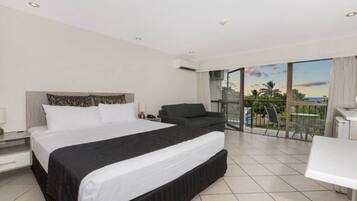 1 dormitori, planxa i posts de planxar, wifi i roba de llit