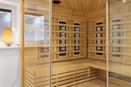 Sauna. Studio Apartment 'Ferienwohnung 1 Coburg-Creidlitz' with Private Terrace