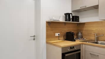 KylskÄp, ugn, spishÀll och kaffe- och tebryggare