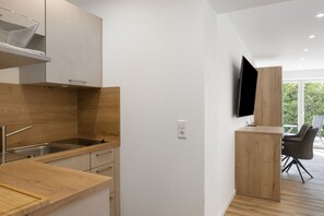 Refrigerador, horno, placa de cocina, cafetera/tetera