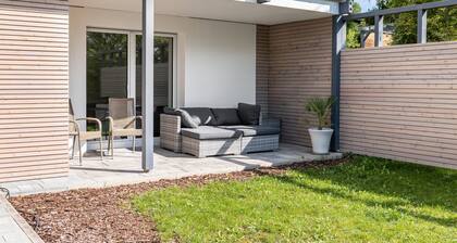 Holiday Apartment 2 Coburg-Creidlitz with Private Terrace, Private Garden and Wi-Fi