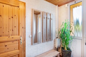 Interior - Apartment 'Ferienwohnung In Ostseenähe' with Private Garden and Wi-Fi (Bastorf)