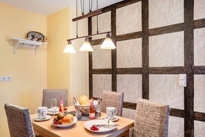 Dining - Apartment 'Ferienwohnung In Ostseenähe' with Private Garden and Wi-Fi (Bastorf)