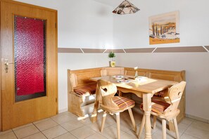 Dining - Apartment 'Haus Wintersonne - FeWo Luchs' with Private Terrace, Shared Garden and Wi-Fi (Feldberg)
