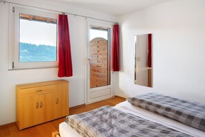 1 slaapkamer, een strijkplank/strijkijzer, gratis wifi, beddengoed