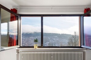 Interior - Apartment 'Haus Wintersonne - FeWo Libelle' with Shared Garden, Balcony and Wi-Fi (Feldberg)