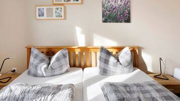 2 bedrooms, iron/ironing board, free WiFi, bed sheets