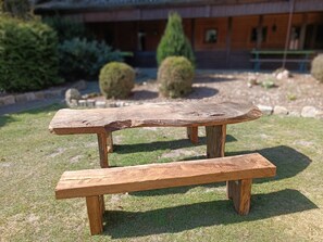 Outdoor dining - Apartment 'Alter Ponystall' with Shared Terrace, Shared Garden and Wi-Fi (Steinfurt)