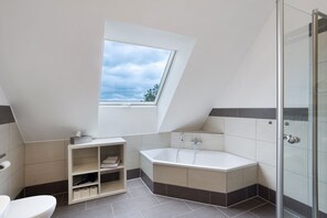 Shower, hair dryer, towels - Holiday Home 'Wasserfall' with Private Terrace, Private Garden and Wi-Fi (Bestwig-Wasserfall)