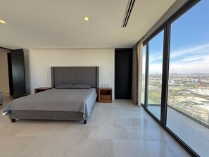 4 bedrooms, desk, iron/ironing board, WiFi