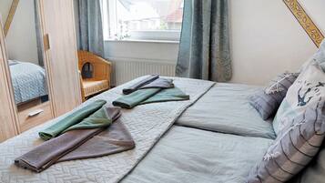 3 chambres, fer et planche Ă repasser