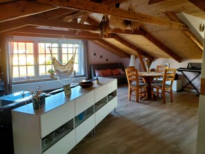 Dining - Guesthouse "Old Country House" with Shared Garden and Wi-Fi (Behrendorf)