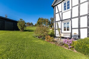 Property grounds - Apartment 'Allezeit Sauerland' with Private Garden and Wi-Fi (Drolshagen)